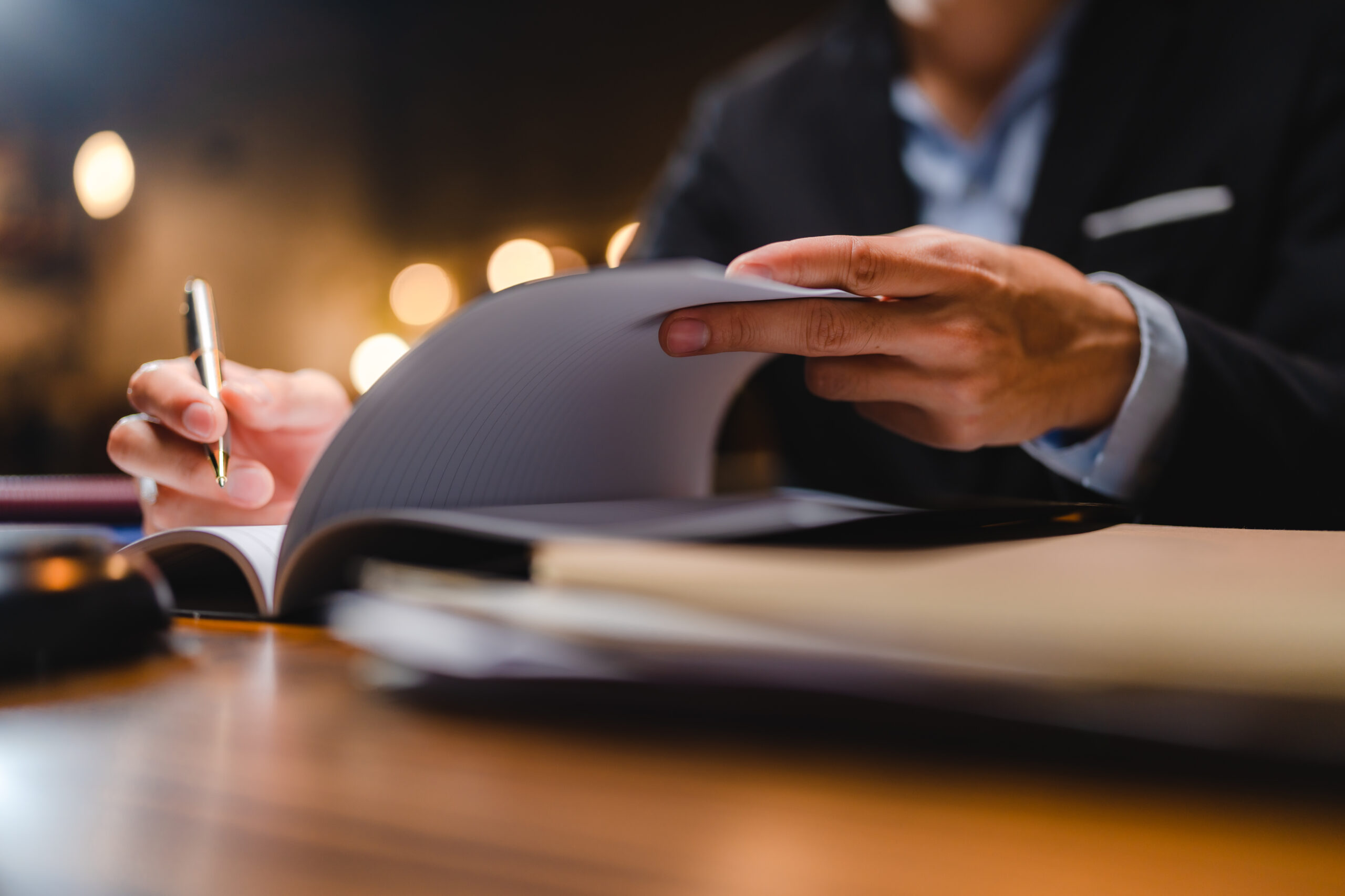 A witness signing a will in Ontario, Toronto, in a lawyer's office