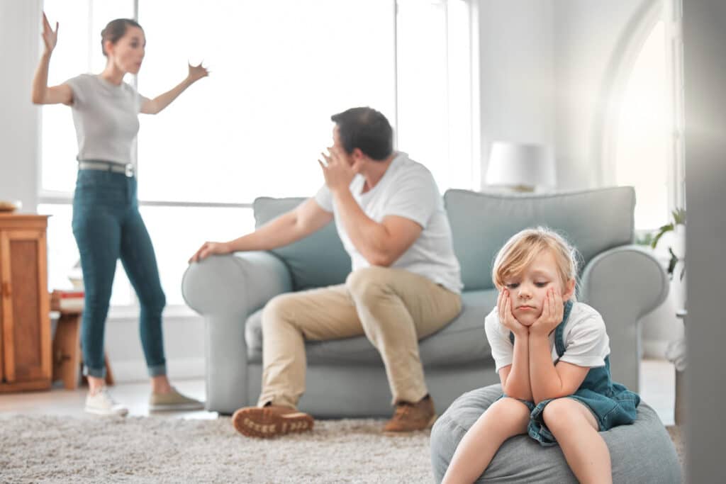 parents-arguing-in-front-of-child